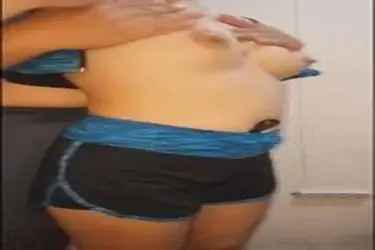 Gadis Cantik Pasrah Goyang Kasur Olahraga